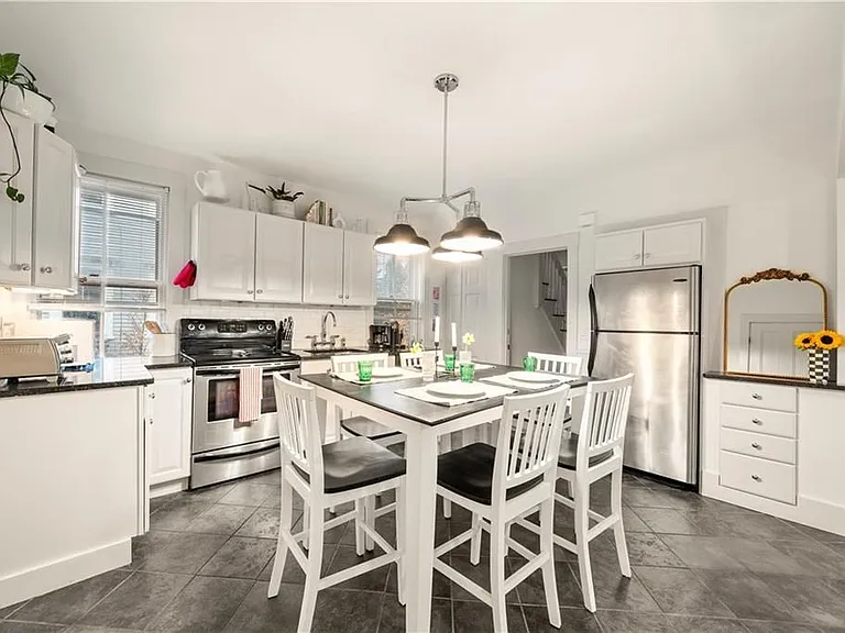33 Marsh St — Photo 8