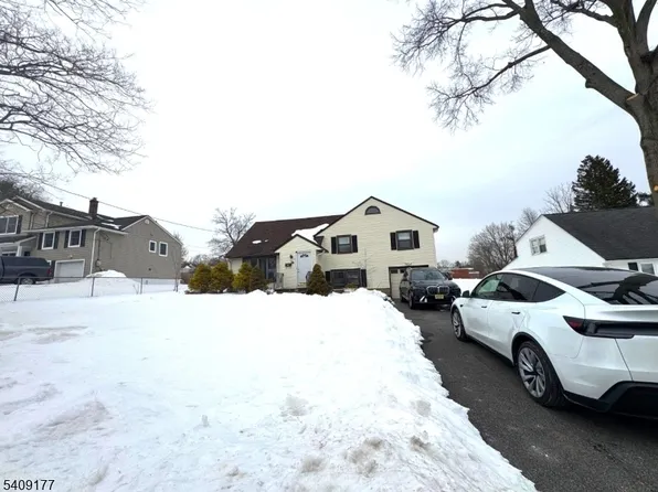 94 Belmont Dr, Livingston, NJ 07039