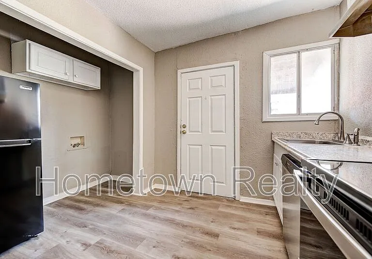 2122 N Glen Ellyn St — Photo 6