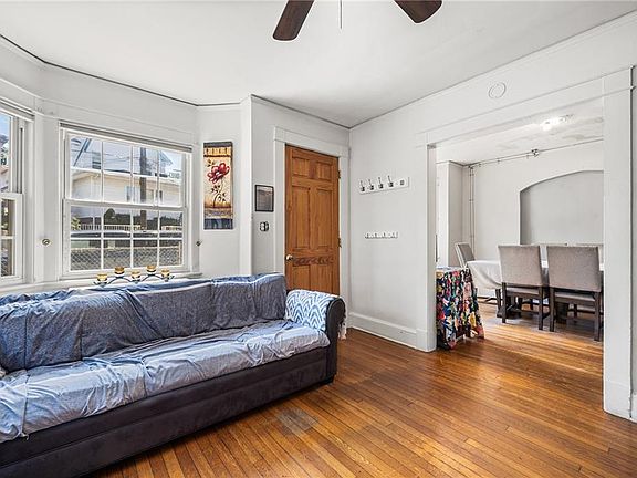 3rd image of 69 Portland Pl