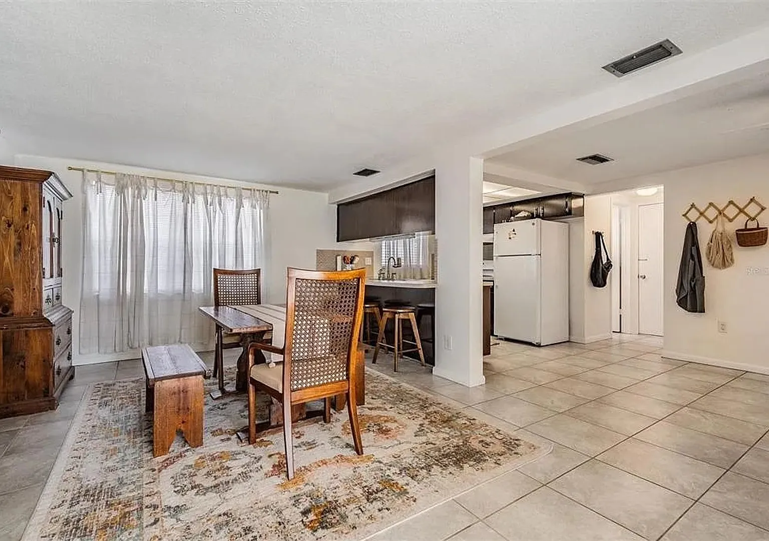 Beautiful and Spacious 2 bedroom 2 bath home — Photo 3