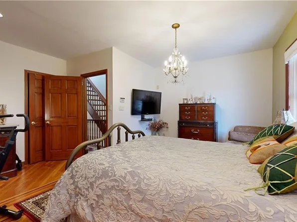 949 72nd Street image 29 of 33