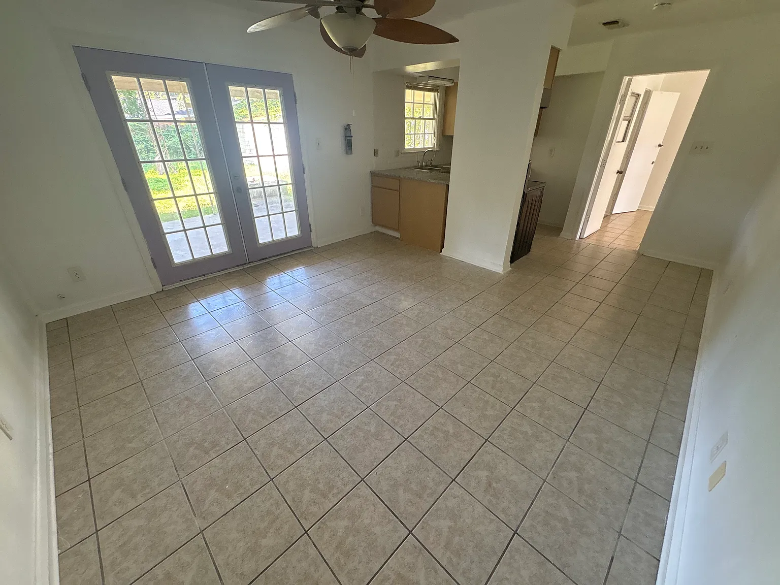 3 bed, 1.5 bath, 1480 sqft, $2,100 — Photo 3