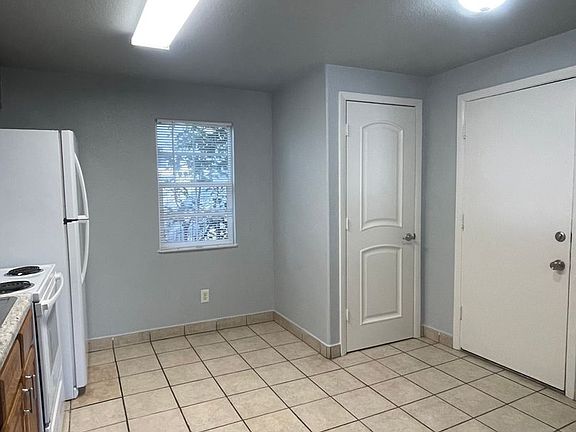 4th image of 2646 Sharon Ave APT B