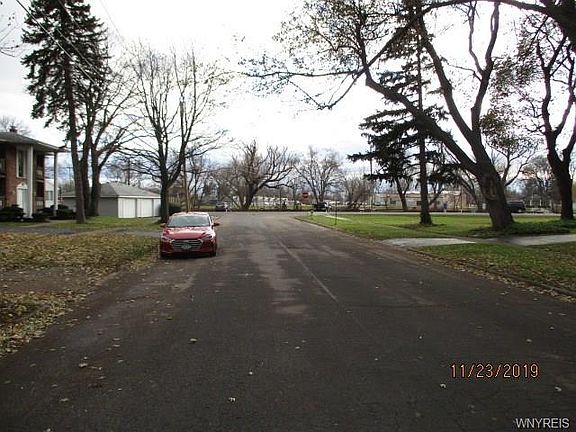 2nd image of 23 Niagara St
