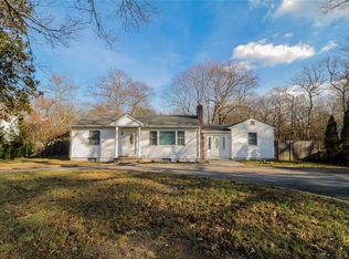 83 W Bartlett Rd, Middle Island, NY 11953