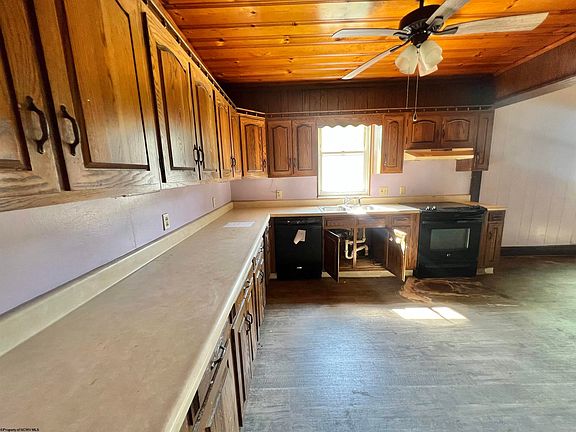 3rd image of 228 Main St
