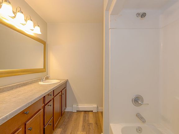 5th image of 836 Vine Ave APT B