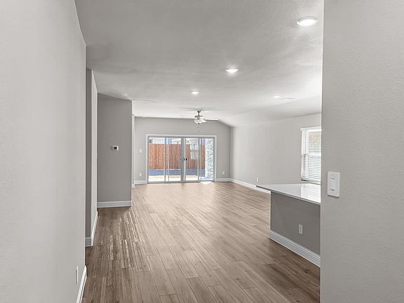 5th image of 1112 Corkwood Dr