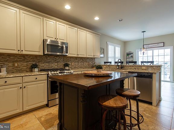 3rd image of 828 S Haines Cir