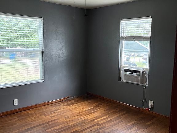 5th image of 904 E Taylor Ave