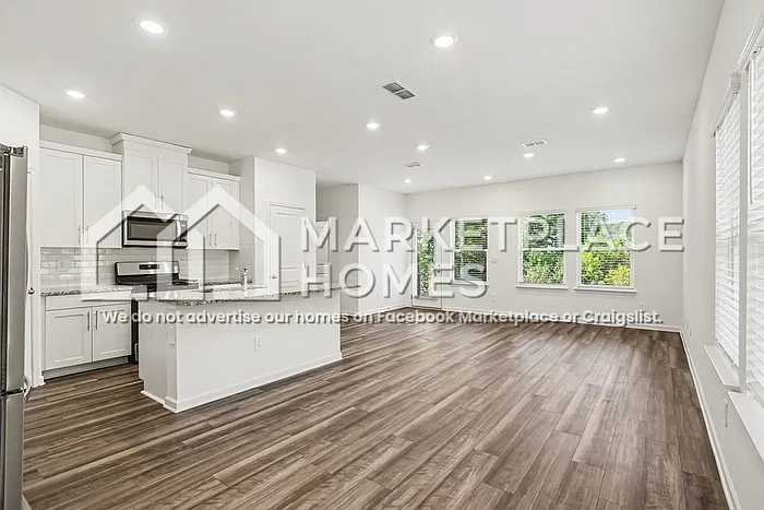 3 bed, 2.5 bath, 1579 sqft, $1,995 — Photo 3
