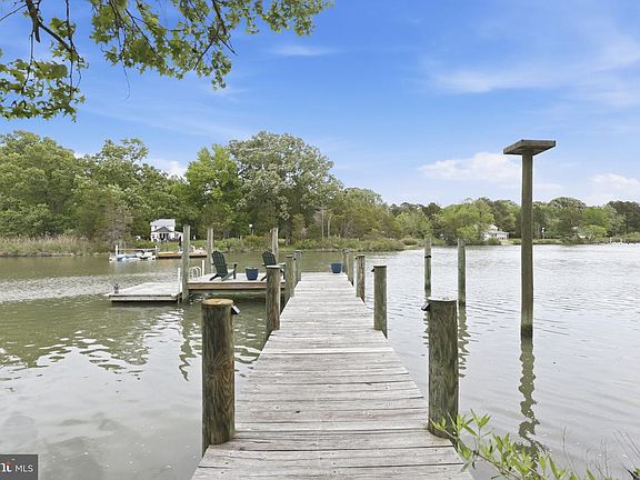 3rd image of 5865 Deale Beach Rd