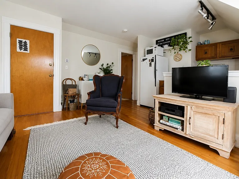 207 Lowell St #3 — Photo 3