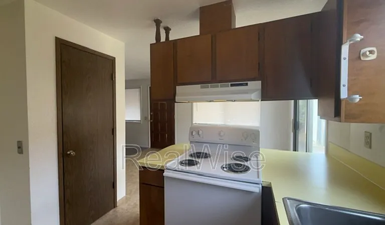 1132 NE Barager Ave — Photo 10