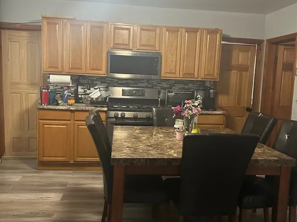 88 Vine St, Brockton, MA 02301