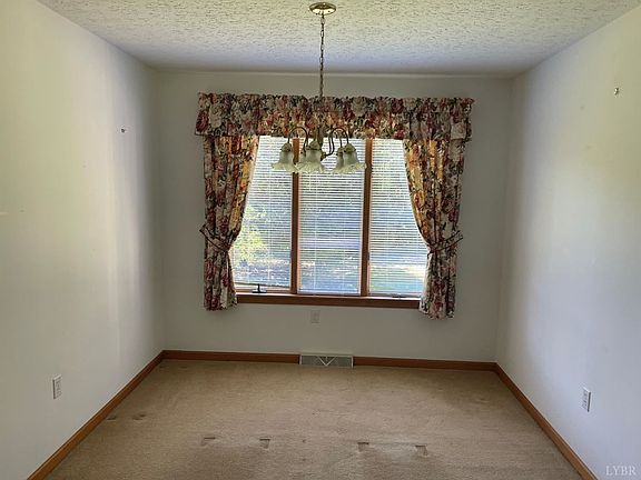 3rd image of 108 Foxwood Dr