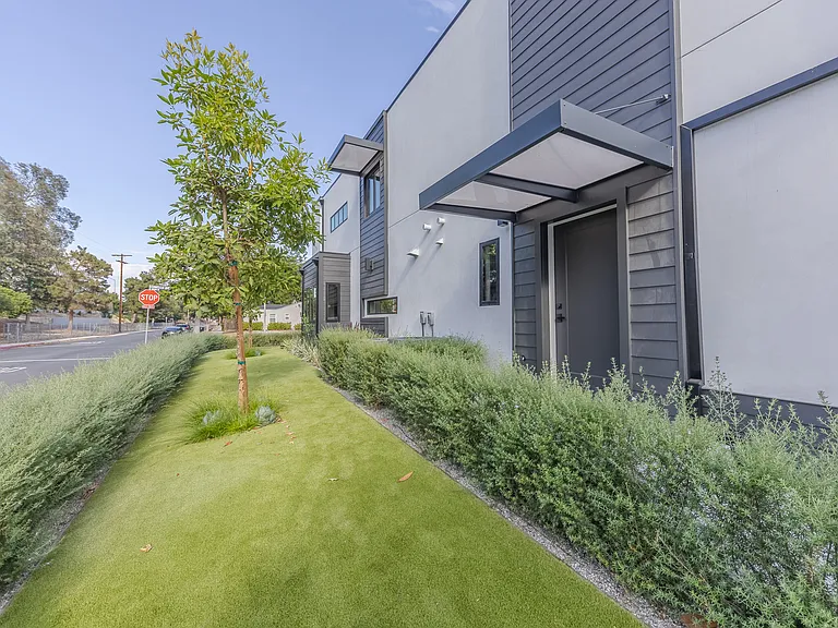 4557 Camellia Ave — Photo 8