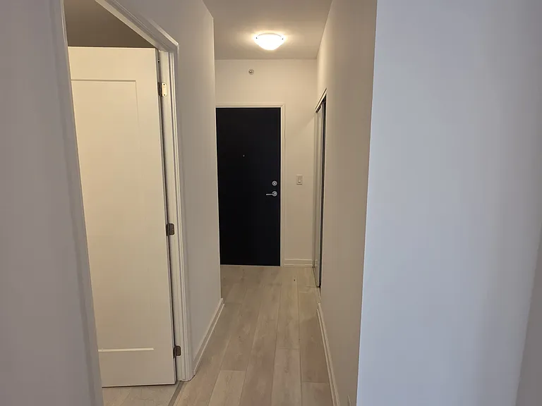 75 James St S #704 — Photo 7