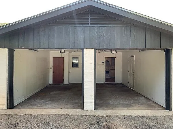 409 E Emory St — Photo 18
