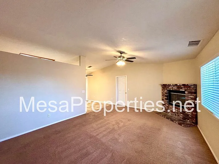 16653 Sholic St — Photo 4