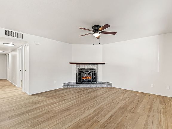 3rd image of 3325 E Lockett Rd #3395-1