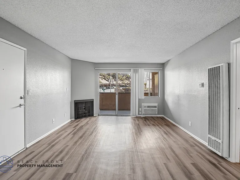 Rollingwood Apartments — Photo 27