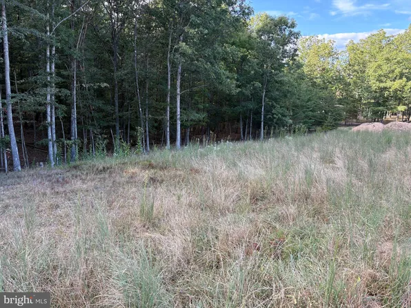 27 Bear Paw Dr, Berkeley Springs, WV 25411