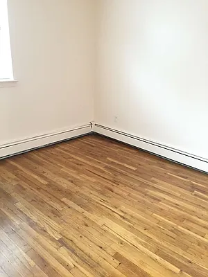 Rented by Metroline Realty | media 28