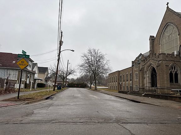 5th image of 2278 11th St SW