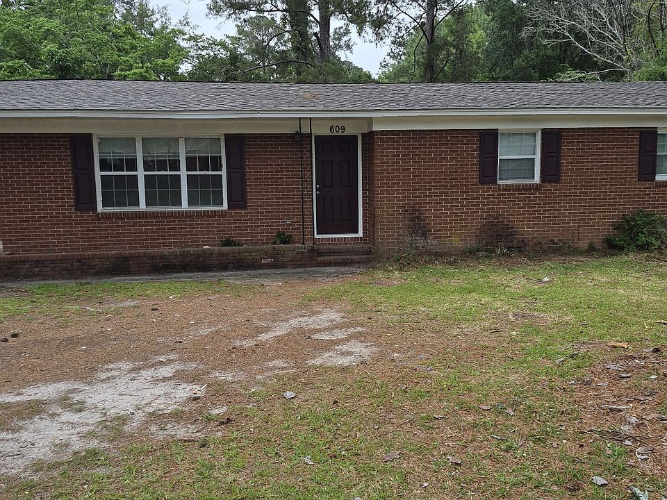 2nd image of 609 Briarcliff Rd