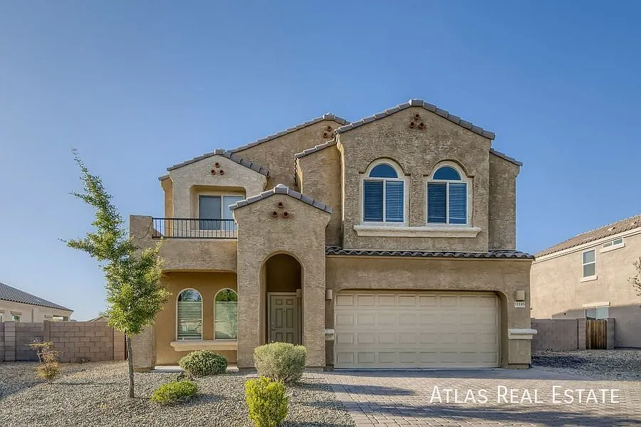 Pristine 4 Bed/ 2.5 Bath home in Marana! Features large fenced backyard! — Photo 1
