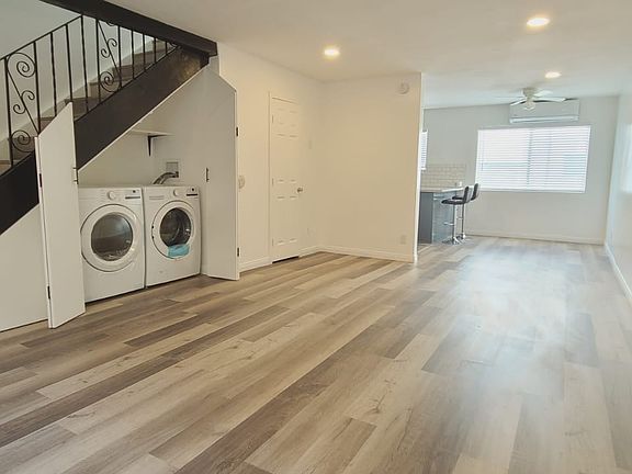 3rd image of 727 N Eucalyptus Ave APT 6