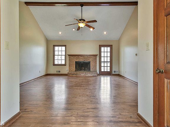 3rd image of 185 Brookwood Ln