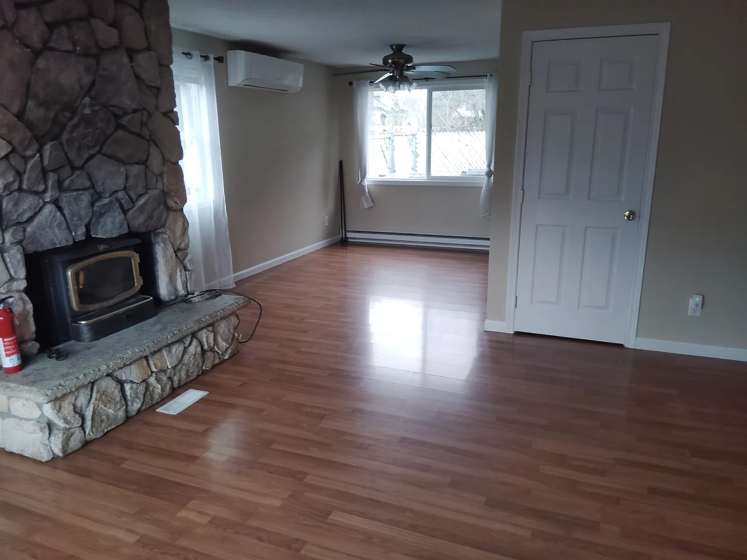 3 bed, 1192 sqft, $2,450 — Photo 3