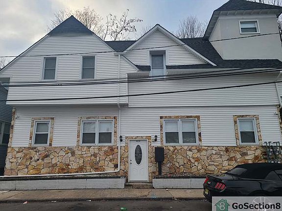 2nd image of 50 Woodside Pl #2L