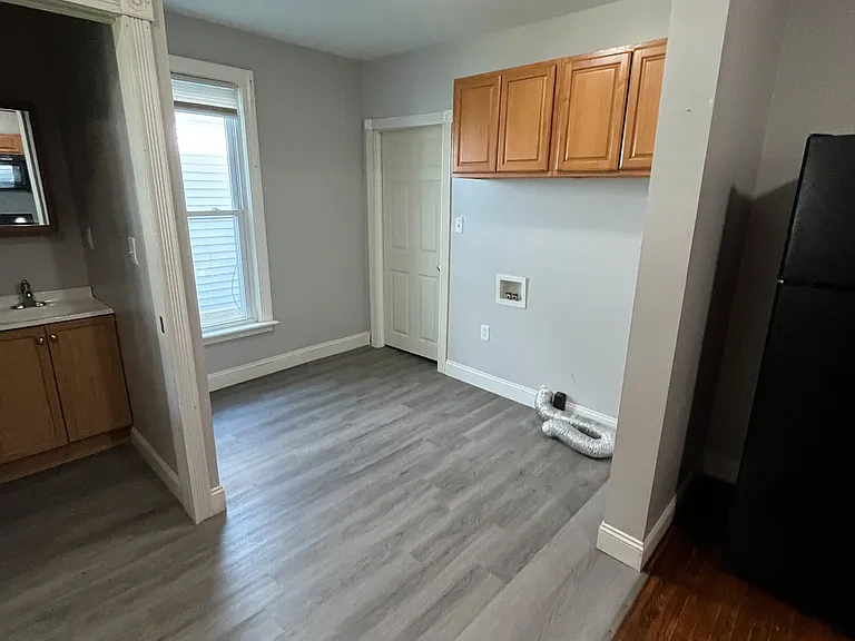 1011 Bronson St — Photo 8