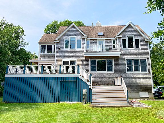 Front of the house facing the ocean