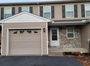 17 Parkview Ter, Ephrata, PA 17522