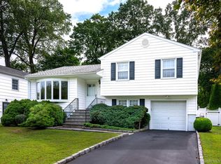 305 Hornidge Rd, Mamaroneck, NY 10543