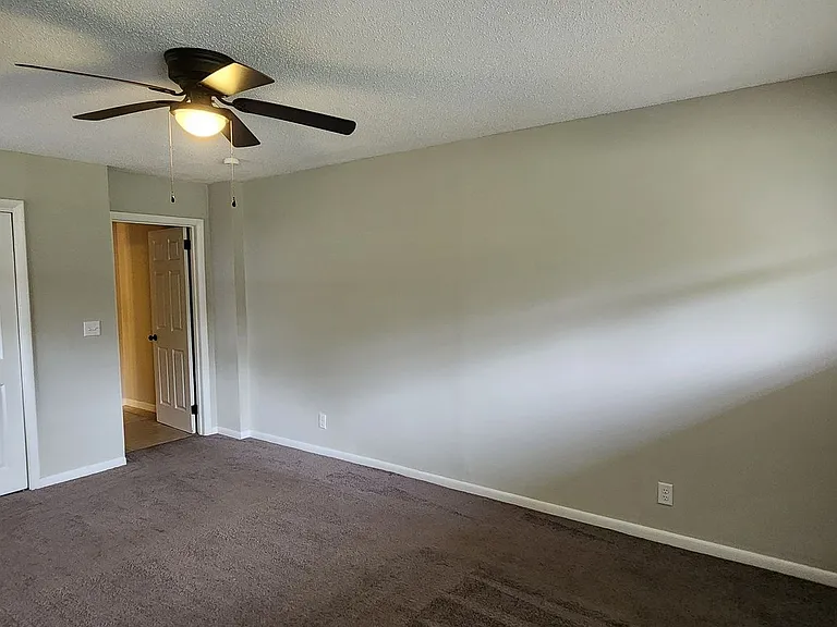 1120 Stratford Rd — Photo 16