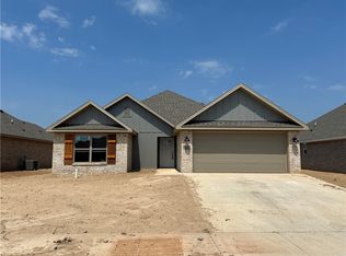 220 Palm St, Centerton, AR 72713