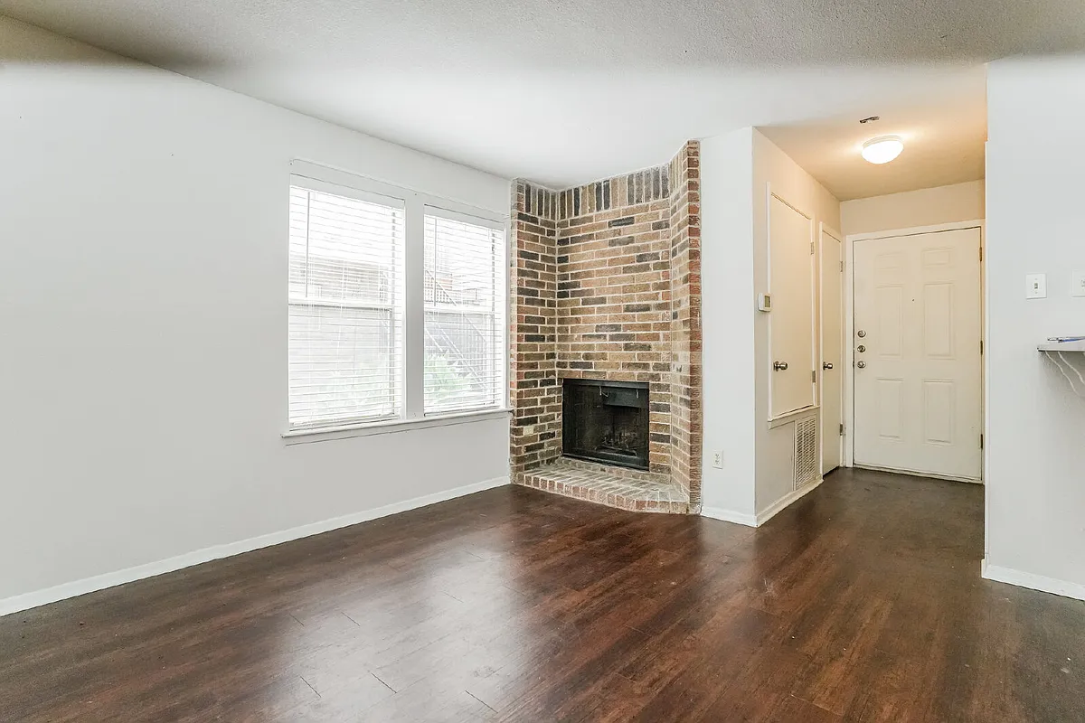 Building Photo - 5608 Cougar Dr #107