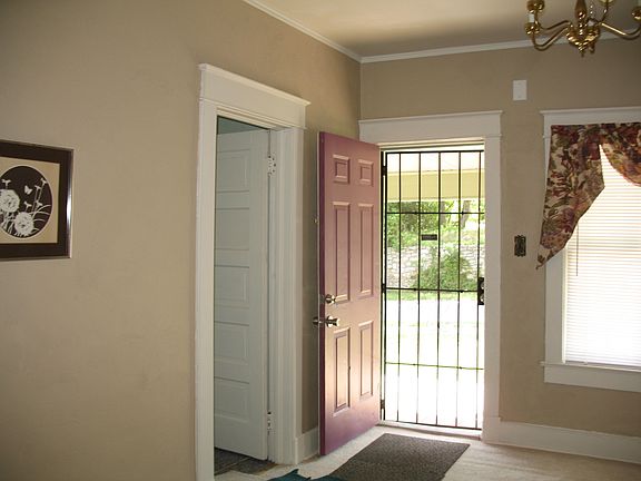 3rd image of 2740 Highland Ave