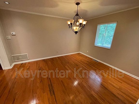 3rd image of 2509 Craghead Ln