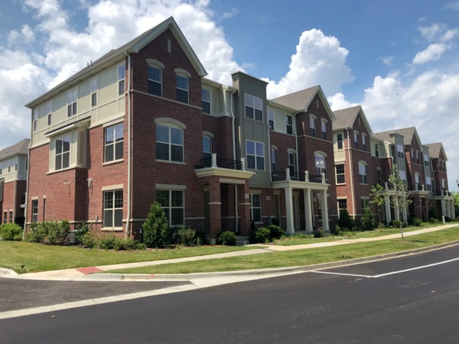 Port Clinton Row Homes — Photo 2