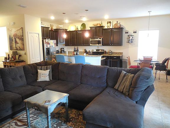 Family room/kitchen