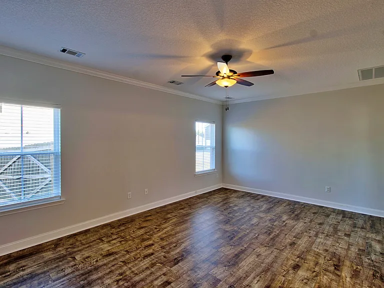 326 Fairview Cir — Photo 5