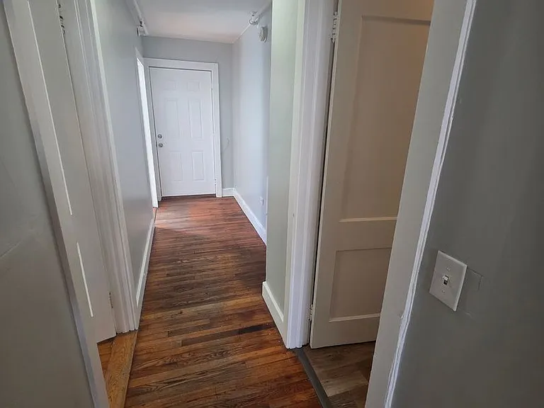 3288 Franklin Ave — Photo 8