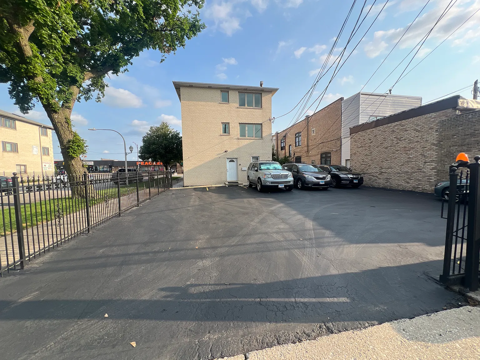 3 bed, 1500 sqft, $1,849 — Photo 2